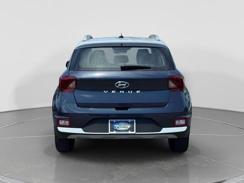 Used 2023 Hyundai Venue Limited FWD image 6