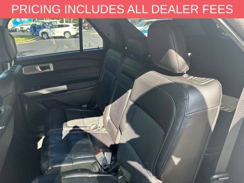 Used 2021 Ford Explorer Limited w/ Equipment Group 301A AWD/4WD image 8