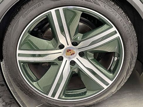 Used 2025 Porsche Macan 4 Electric image 13