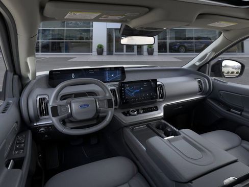 New 2025 Ford Expedition Active image 9