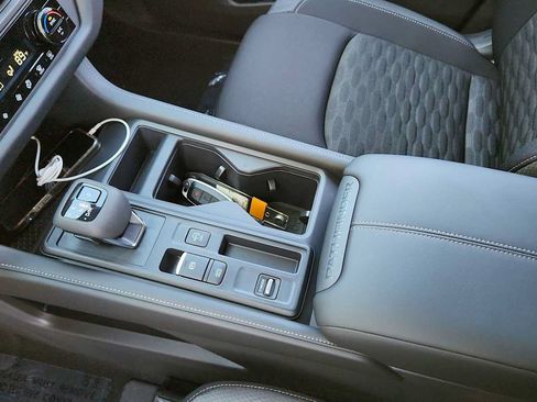 Used 2024 Nissan Pathfinder S FWD image 15