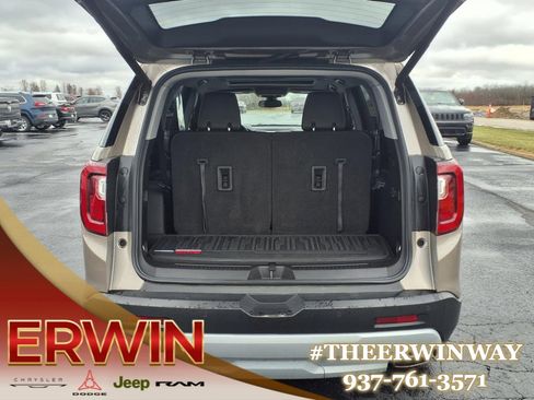 Used 2022 GMC Acadia SLT w/ Technology Package image 11