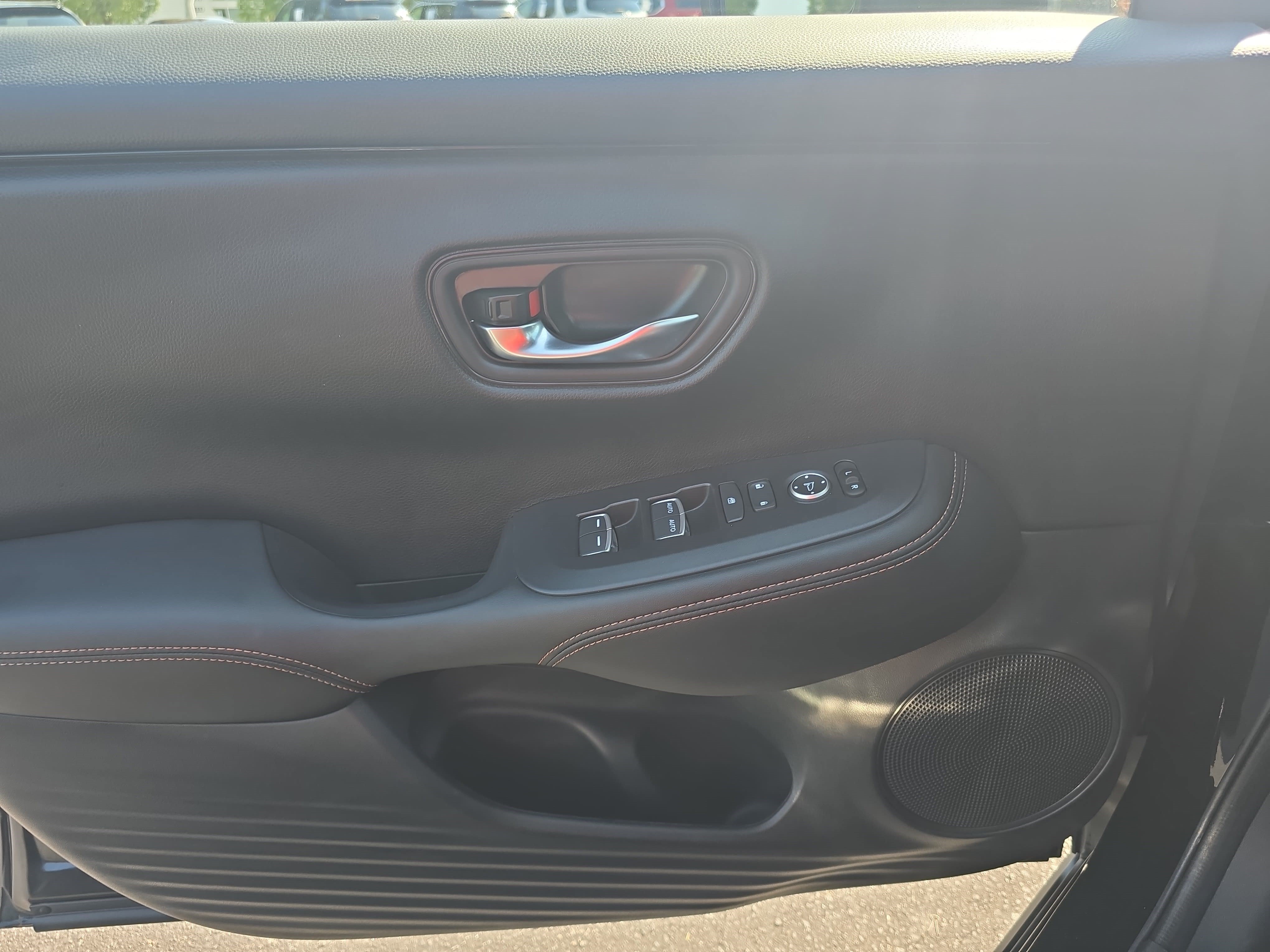 Certified 2025 Honda HR-V Sport image 25