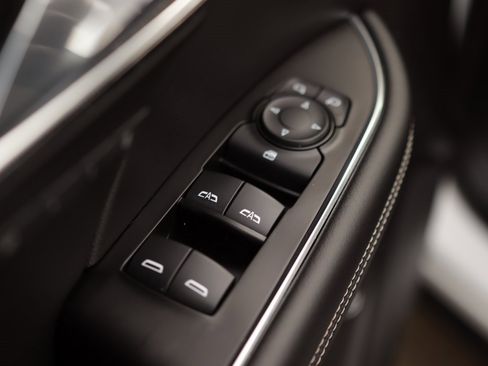 Used 2023 Buick Envision Essence w/ Sport Touring Package image 25