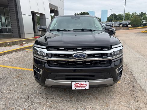 Used 2024 Ford Expedition Max Limited RWD image 2