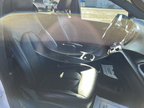 Used 2025 Chrysler Pacifica Select image 11