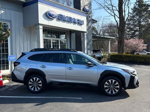 Used 2023 Subaru Outback Limited XT image 2
