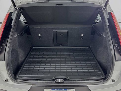 Used 2025 Volvo XC40 B5 Core w/ Protection Package Premier image 25