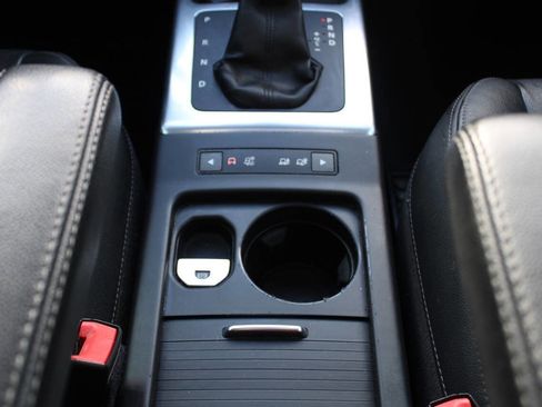 Used 2014 Land Rover LR2 HSE image 32