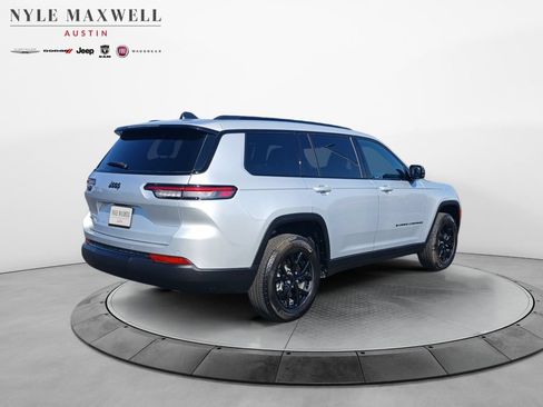 Used 2025 Jeep Grand Cherokee L Altitude AWD/4WD image 16
