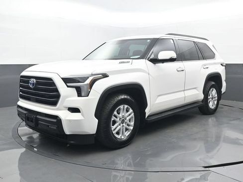 Used 2023 Toyota Sequoia SR5 w/ SR5 Premium Package RWD image 26