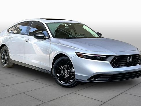 Used 2025 Honda Accord SE image 3