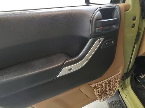 Used 2013 Jeep Wrangler Unlimited Sahara w/ Connectivity Group AWD/4WD image 12