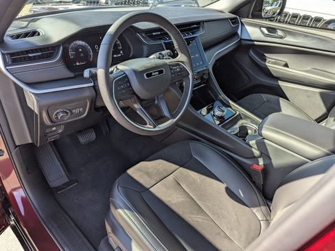 New 2025 Jeep Grand Cherokee Altitude AWD/4WD image 11
