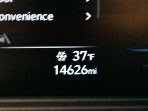 Used 2024 Hyundai Venue SEL image 24