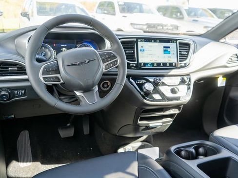 New 2026 Chrysler Pacifica Select image 11