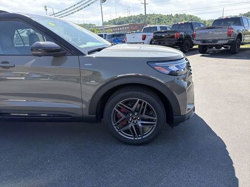 New 2026 Ford Explorer ST-Line w/ ST-Line Street Pack AWD/4WD image 2