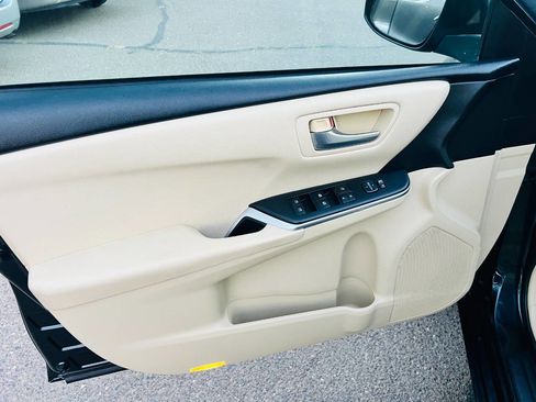Used 2015 Toyota Camry LE image 23