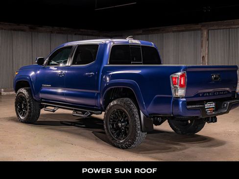 Used 2022 Toyota Tacoma TRD Sport w/ TRD Premium Sport Package AWD/4WD image 6