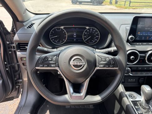 Used 2025 Nissan Sentra SV FWD image 21