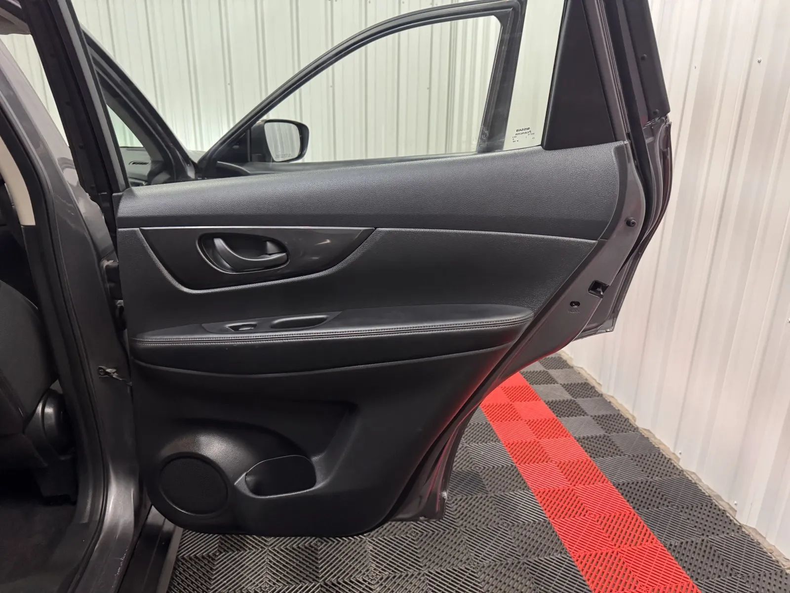 Used 2020 Nissan Rogue S FWD image 38