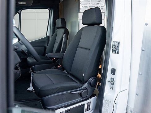 New 2024 Mercedes-Benz Sprinter 4500 image 2