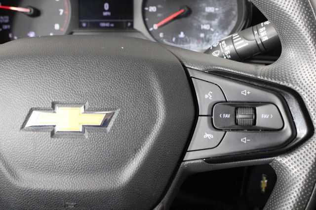 Used 2025 Chevrolet Trax LS w/ LS Convenience Package FWD image 9