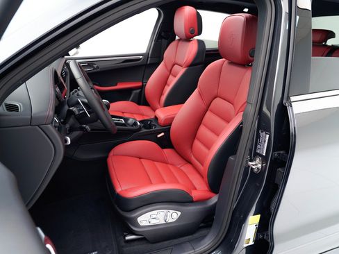 Used 2026 Porsche Macan AWD/4WD image 5