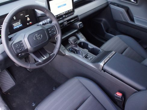 Used 2026 Toyota RAV4 SE FWD image 22