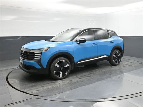 Certified 2025 Nissan Kicks SR image 1