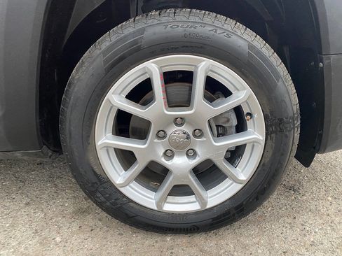 Used 2019 Jeep Renegade Latitude image 6