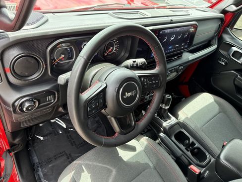 Used 2024 Jeep Wrangler Unlimited Rubicon AWD/4WD image 24