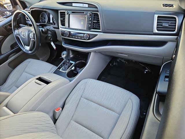 Used 2019 Toyota Highlander Plus FWD image 21