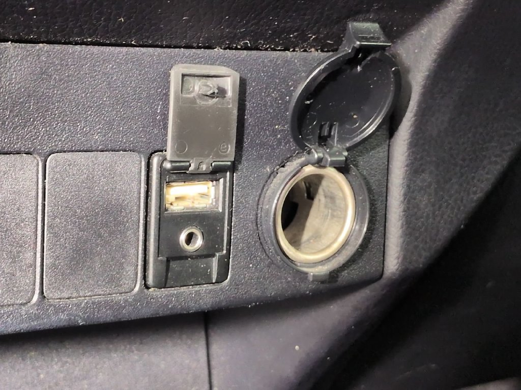Used 2015 Toyota RAV4 XLE FWD image 34