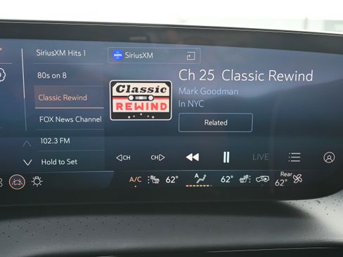 Used 2025 Buick Enclave Avenir image 23