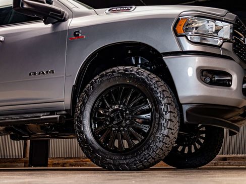 Used 2024 RAM 3500 Big Horn w/ Sport Appearance Package image 17