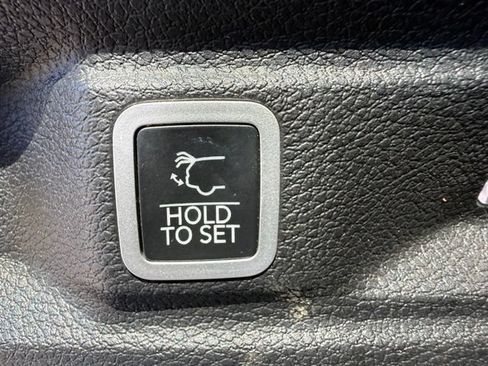 Used 2024 Jeep Grand Cherokee L Summit w/ Luxury Tech Group V AWD/4WD image 17