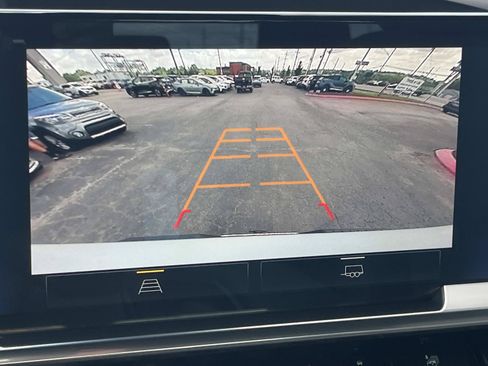 Used 2022 Chevrolet Silverado 1500 LT AWD/4WD image 38