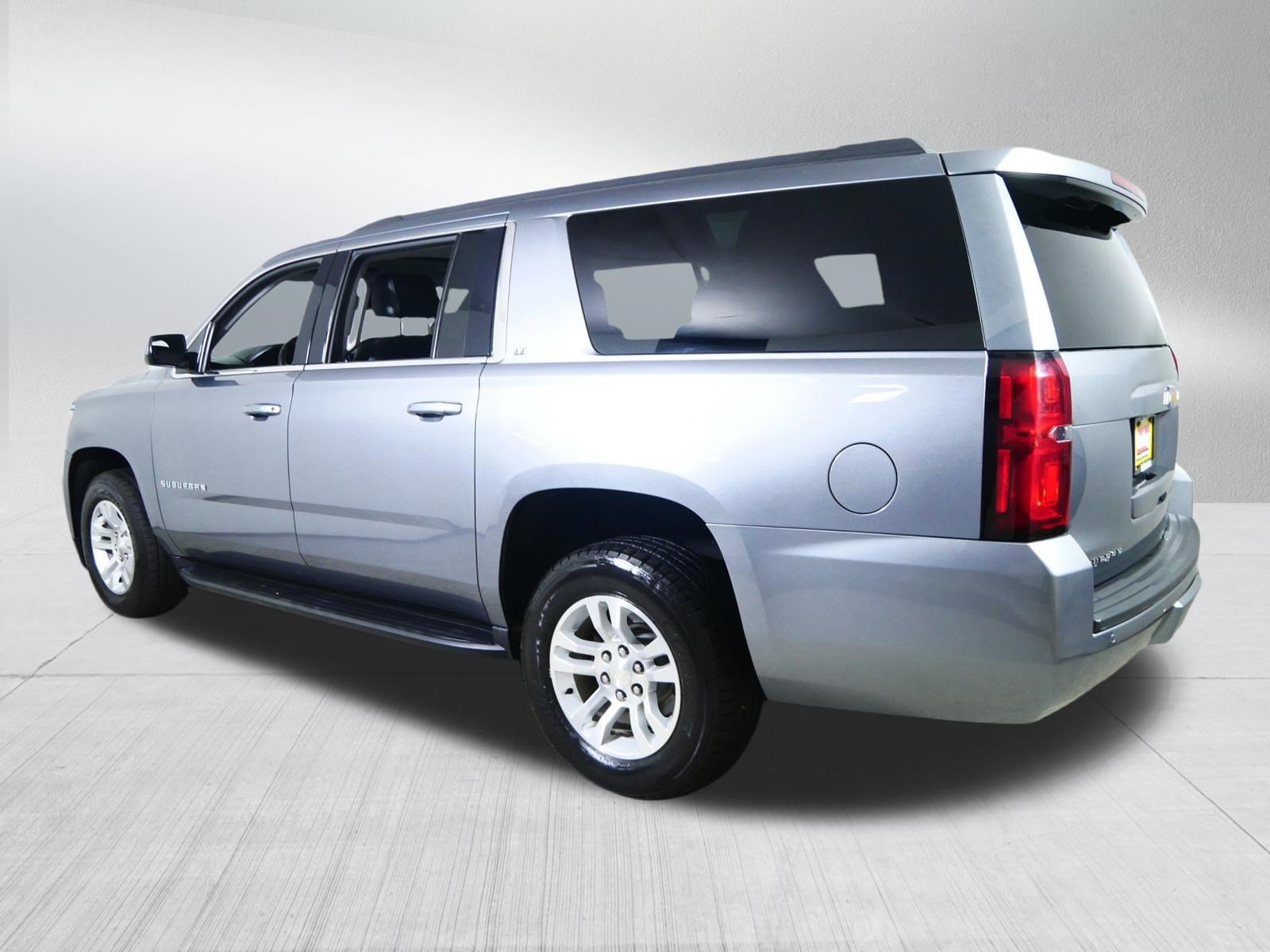 Used 2020 Chevrolet Suburban LT w/ Luxury Package AWD/4WD image 5