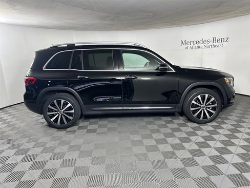 Certified 2022 Mercedes-Benz GLB 250 w/ Premium Package Lite image 8