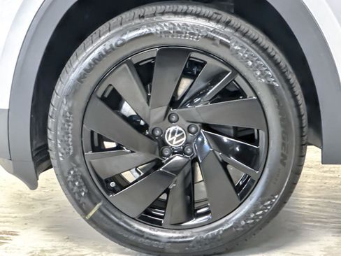 New 2026 Volkswagen Atlas SE image 25