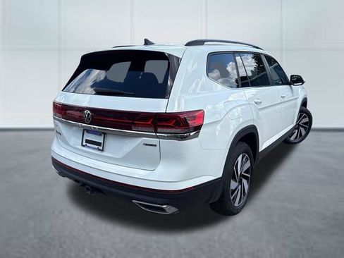 Used 2025 Volkswagen Atlas SE AWD/4WD image 4