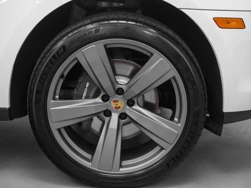 New 2025 Porsche Macan image 97