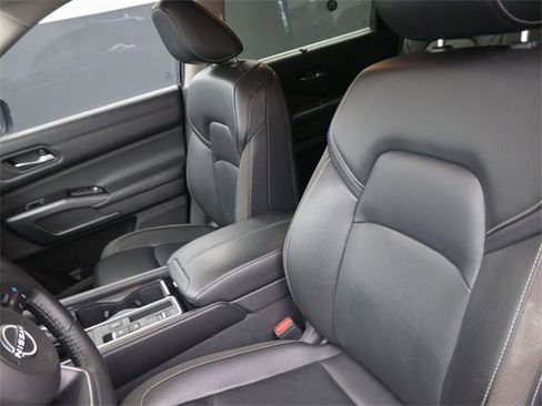 Used 2023 Nissan Pathfinder SL w/ Lighting Package (N92) image 33