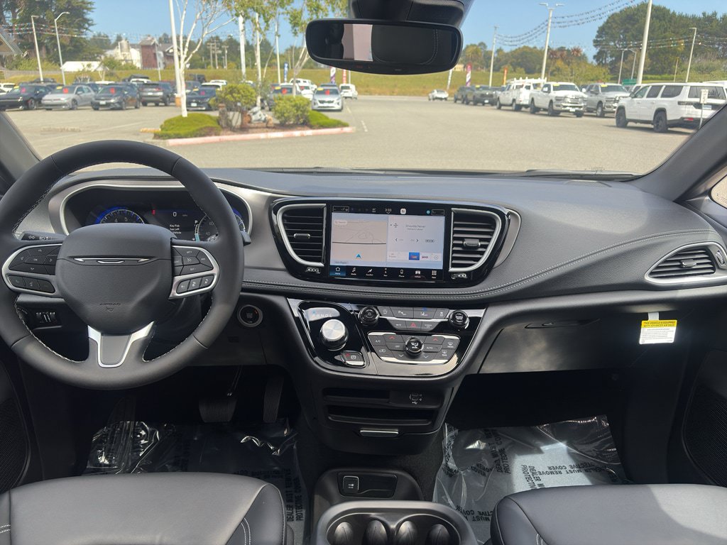 New 2027 Chrysler Pacifica Select w/ Family Tech Group AWD/4WD image 15