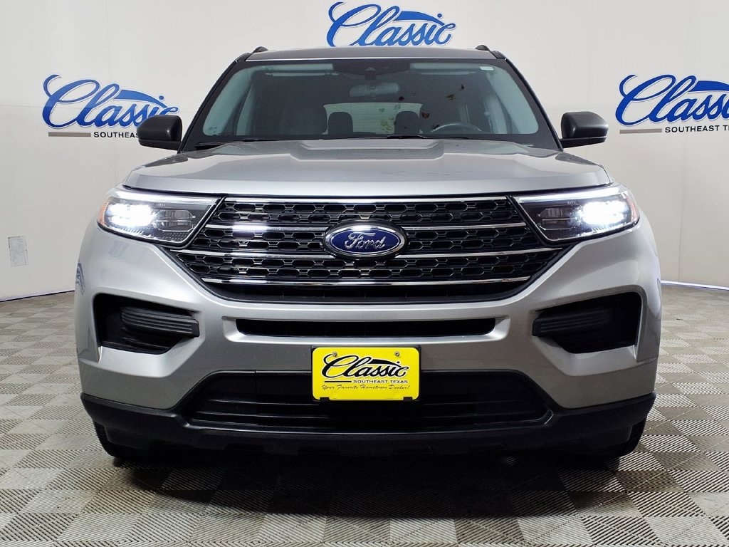 Used 2024 Ford Explorer XLT RWD image 3