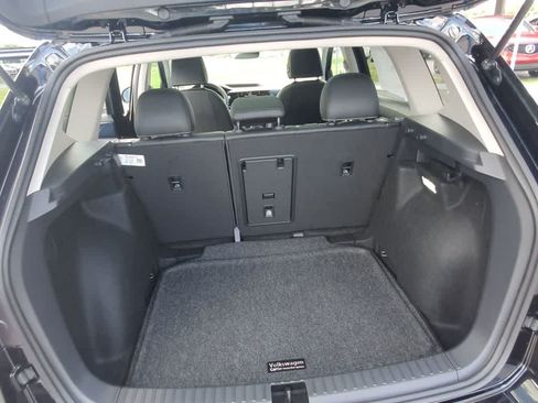 Certified 2024 Volkswagen Taos SE FWD image 30