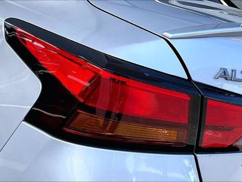 Certified 2024 Nissan Altima 2.5 S FWD image 29