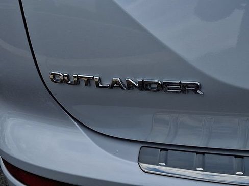 Used 2022 Mitsubishi Outlander ES FWD image 35
