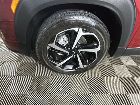 Used 2023 Chevrolet TrailBlazer RS w/ Sun and Liftgate Package FWD image 9